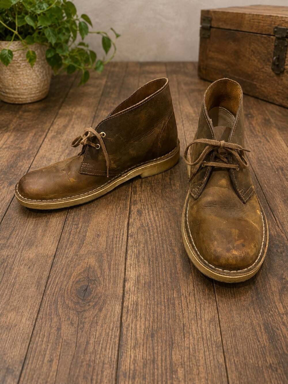 Clarks Originals Desert Boots Brown Distressed Leather Crepe Sole Women’s US 9